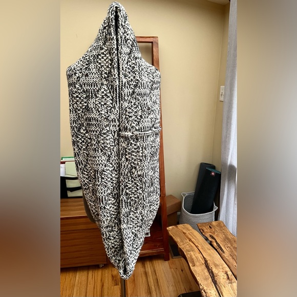 Loft chunky cream and black scarf - Picture 7 of 10